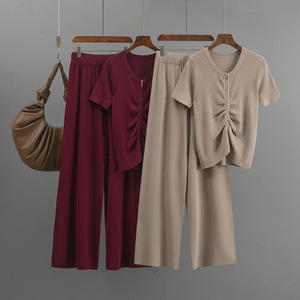 ชุดเซ็ตไหมพรมถักลายริบแบบมินิมอลสำหรับฤดูร้อน เสื้อยืดซิปหน้าทรงหลวม กางเกงขายาวทรงกว้าง สไตล์ลำลองเก๋ไก๋สำหรับผู้หญิง - Product Image 1