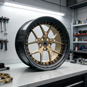 Ruedas <span class=keywords><strong>de</strong></span> aleación forjadas <span class=keywords><strong>de</strong></span> 2 piezas <span class=keywords><strong>de</strong></span> la fábrica SenYao, centro dorado, borde <span class=keywords><strong>de</strong></span> fibra <span class=keywords><strong>de</strong></span> carbono, tornillos negros para modelos personalizados, PCD 5x114.3 5x120 - Product Image 1