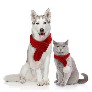 Ropa de invierno para perros de estilo clásico con bufanda roja cálida, sombrero, capa, <span class=keywords><strong>disfraces</strong></span> de Navidad para perros y gatos hechos de algodón - Product Image 3