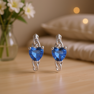 Pendientes Huggie con circonita en forma de corazón chapados en plata para mujer, regalo romántico, joyería de aleación, pendientes de aro de moda, azul oscuro - Product Image 2
