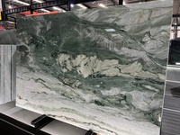 Dalle de marbre naturel vert poli avec veines grises et noires, découpée sur mesure pour comptoir de cuisine, mur et sol
