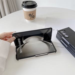 Coque arrière pour <span class=keywords><strong>Samsung</strong></span> Galaxy Z Fold 5 en cuir véritable de haute qualité avec logo personnalisé, vente en gros - Product Image 2