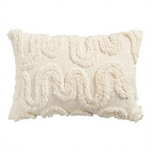 Housse de coussin carrée de style nordique bohème ethnique, technique brodée et tuftée avec pompons, vintage, écologique, personnalisable, OEM, vente en gros - Product Image 1