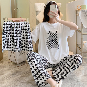 Hochwertige Lässige und Bequeme Damen-Pyjamas mit Aufdruck Dreiteiliges Set - Product Image 1