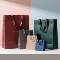 Sacs à provisions de marque personnalisés avec poignée torsadée Sacs en papier naturel Sacs de transport durables au détail pour logo de promotion de magasin