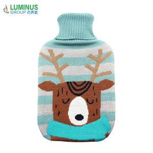 Bouteilles d'eau chaude en gros pour usine avec housse tricotée de Noël pour soulager <span class=keywords><strong>la</strong></span> <span class=keywords><strong>douleur</strong></span> menstruelle - Product Image 2