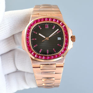 Elegante Reloj Deportivo con Acabado Platino, Esfera con Patrón de Ondas, Movimiento Automático, Perfecto para Eventos Corporativos de Alto Nivel - Product Image 1