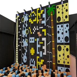 กำแพงปีนหน้าผาอุปกรณ์สำหรับสนามเด็กเล่นในร่ม2023กำแพงปีนหน้าผาหินแบบมืออาชีพ