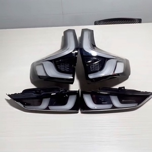 車両をアップグレードして、耐久性に優れたホンダcrvのテールライトで