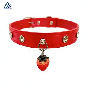 ปลอกคอสุนัข Wangwuwu สีแดง หนัง PU ปรับได้ พร้อมจี้รูปสตรอว์เบอร์รี สำหรับสัตว์เลี้ยง - Product Image 1