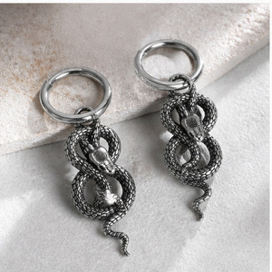 Yunnique – pendentif serpent en acier inoxydable, design géométrique sur le thème des animaux, bijoux à la mode pour hommes - Product Image 3