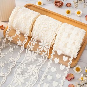Ruban en dentelle vintage floral personnalisé pour emballages cadeaux et bouquets de mariée, 5 yards/rouleau - Product Image 1
