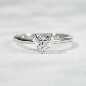 Bague Starsgem Single Diamante, bijoux fins, diamant synthétique, design classique, or 10 carats, diamant cultivé en laboratoire. - Product Image 1