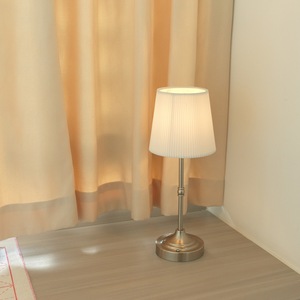 Vàng Cơ Sở USB Có Thể Sạc Lại Thay Đổi Độ Sáng Hiện Đại Đơn Giản Không Dây Đèn Cạnh Giường Ngủ Kim Loại Bóng Râm Ánh Sáng Ấm Áp Cho Phòng Ngủ Nghiên Cứu Văn Phòng Trang Trí Nội Thất - Product Image 2