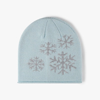Bonnet en tricot doux et chaud, chapeau de Noël mignon pour les sorties de ski, vêtements décontractés d'extérieur, bonnet d'hiver unisexe à flocons de neige OEM/ODM