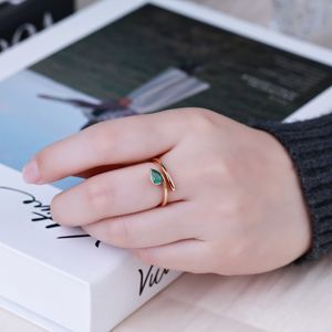 Bagues chrétiennes personnalisées de luxe en or rose massif 18 carats avec émeraude taille poire, idéales pour les fêtes, mariages et cadeaux d'anniversaire – Nouveauté très prisée - Product Image 2