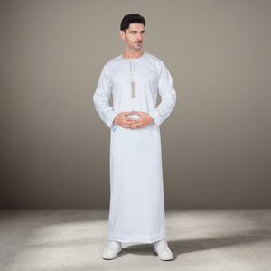 Thobe arabe blanc de qualité supérieure pour hommes avec col brodé, manches longues, Kandura traditionnel saoudien pour les acheteurs du Moyen-Orient et d'Europe - Product Image 1