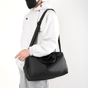 Sac de voyage et de sport imperméable avec compartiment à chaussures séparé, séparation humide/sec, pour week-end, nuitée, sport, gym, avec logo personnalisé, sac à bandoulière - Product Image 2