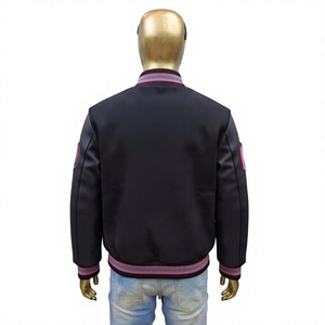 Chaqueta Varsity Personalizada de Invierno, Negra, Tejida, Resistente al Viento, con Cuello Alto, Logotipo Frontal, Ribete Rosa a Rayas, Poliéster/Algodón - Product Image 2