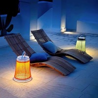 Chaise longue d'extérieur en teck massif avec structure en acier inoxydable pour jardin et bord de piscine