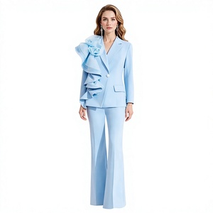 Completo Elegante Blu Chiaro a Due Pezzi per Donna, <span class=keywords><strong>Blazer</strong></span> con Dettagli Floreali 3D e Pantaloni a Gamba Larga, Abito Formale su Misura - Product Image 1