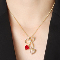 Collar de cadena para clavícula con colgante de circonio chapado en cobre de 18 quilates, diseño de cereza de la serie de frutas, de alta gama, a la moda, al por mayor