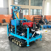 Machine de forage hydraulique à levage élevé et équipement de forage rotatif pour puits d'eau avec treuil robuste pour la manutention de tuyaux de forage lourds