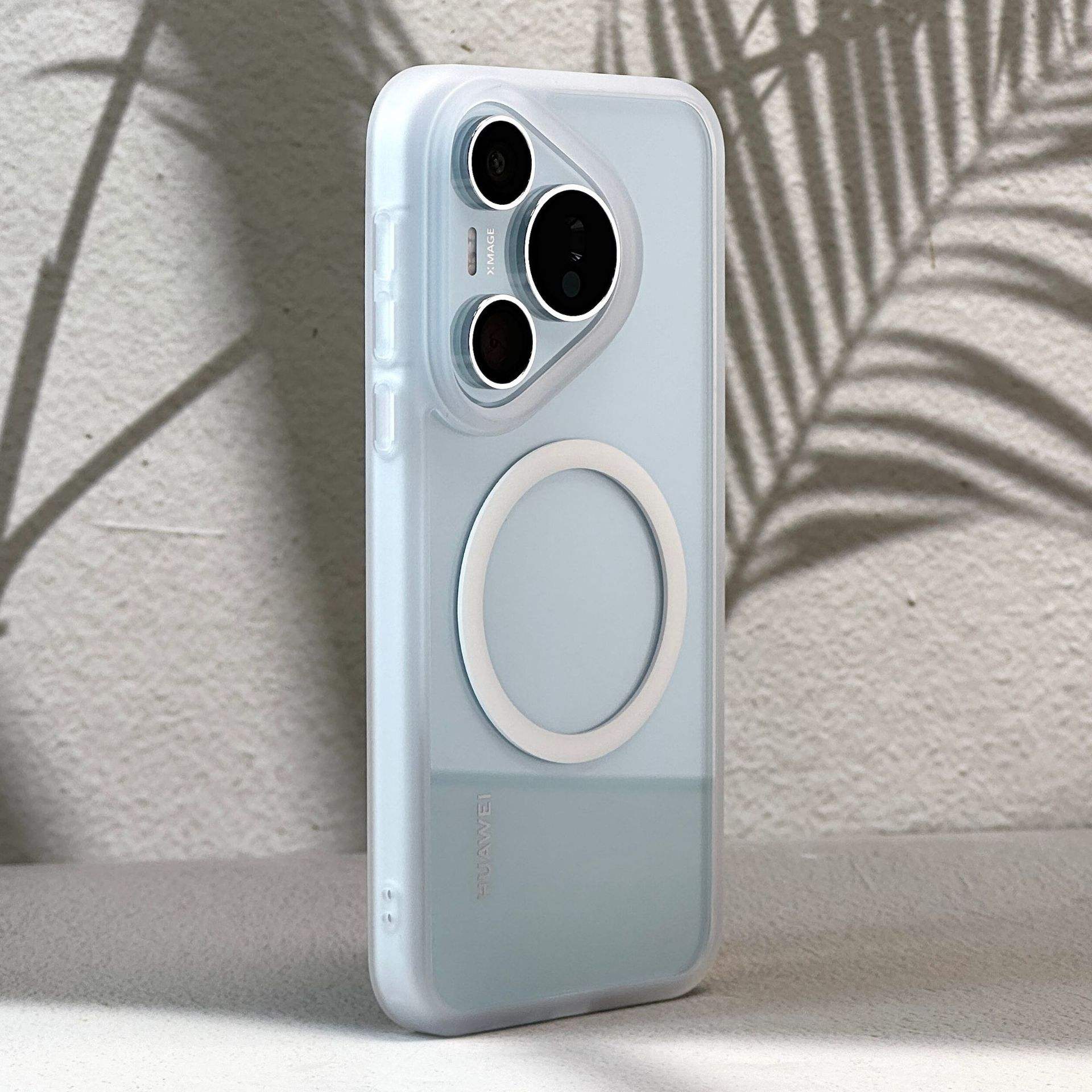 Brume matinale à travers-attraction magnétique