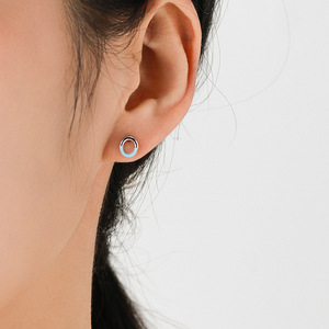 Boucles d'oreilles clous géométriques en émail plaqué rhodium en argent sterling 925, anti-ternissement, pour femmes, style simple et tendance - Product Image 5