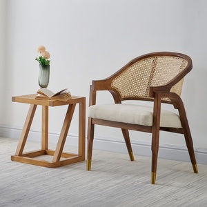 Silla de Comedor de Lujo con Brazos, Estructura de Madera, Respaldo de Ratán y Asiento Tapizado para Restaurante, Hotel, Cafetería - Product Image 6