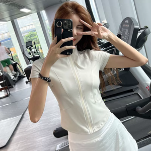 Vestes de <span class=keywords><strong>sport</strong></span> zippées pour femmes M358 avec logo personnalisé, douces et confortables, manches courtes et ajustées pour la course à pied, le fitness et le yoga - Product Image 2