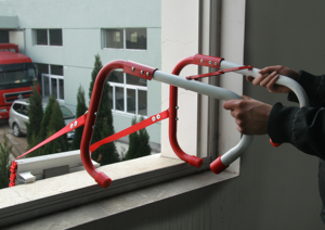 EN131 Échelle de secours <span class=keywords><strong>pliante</strong></span> <span class=keywords><strong>4m</strong></span> 13ft Conception moderne d'urgence à deux étages avec 12 marches - Product Image 4