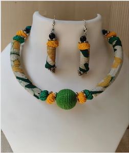 Collar Vintage Hecho a Mano para Mujer, Diseño Clásico con Forma de Corazones, Nueva Tendencia en Joyería de Moda con Cadenas de Perlas - Product Image 2