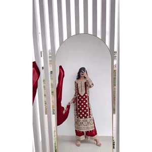 Conjunto de Dupatta y parte superior de lujo para mujer con trabajo de secuencia de bordado pesado - Product Image 6