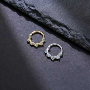 ต่างหูแบบคลิกเกอร์สีฟ้าโทแพซ เงินแท้ 925 ชุบทอง 14K รูปทรงเถาวัลย์ สำหรับเจาะจมูก เซปตัม เฮลิกซ์ แบบห่วงบิดเกลียว - Product Image 6