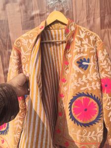 Chaqueta Bordada a Mano con Diseño Suzani, Motivos de Calavera, Ojo Turco y Araña, Estilo Boho Gótico para Festivales - Product Image 3