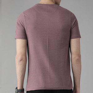 เสื้อยืดคอกลมแขนสั้นผู้ชาย ผ้าถัก สีทึบ ระบายอากาศได้ดี ทรงเข้ารูป สวมใส่สบาย สีม่วง - Product Image 4