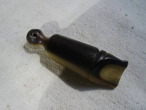 Silbato de Cuerno de Búfalo Auténtico Hecho a Mano y Pulido, Estilo Moderno, Hecho en India - Product Image 2