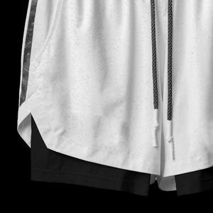 Shorts de sport pour homme, blancs, à séchage rapide, avec bande latérale noire, taille élastique avec cordon de serrage, légers, en tricot, pour l'été - Product Image 5