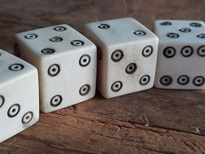 Dados de cuerno tallados a mano estilo romano antiguo – Diseño auténtico inspirado en la Roma/Vikingos / la mayoría de PERFECT ENTERPRISES - Product Image 2