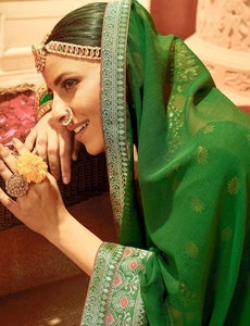 Sari en Georgette Vert pour Femme KV, Tissé à la Main, Design de Créateur, avec Blouse Non Cousue - Product Image 1