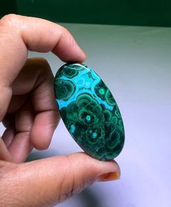 ราคาขายส่งพลอยคริสโซคอลล่ามาลาไคต์ธรรมชาติคุณภาพสูงทรงรีสำหรับทำเครื่องประดับสีเขียว ขนาดคละไซส์ - Product Image 2