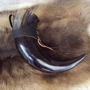Cornes à boire écologiques sculptées sur le thème des Vikings - Matériel organique - Cadeau d'entreprise artisanal - Product Image 5