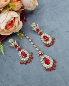Parure de bijoux ethniques plaqués or antique avec collier, boucles d'oreilles et mangtika en pierre de cristal taille poire, pour occasions festives, vente en gros - Product Image 3