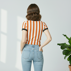 Camiseta de Mujer de Primera Calidad en Colores Naranja y Blanco con Diseño de Rayas, Cuello Redondo Negro y Mangas Cortas, Logotipo Personalizado - Product Image 4