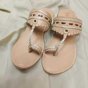 OEM Serive Latest Designs Women <b>Khussa</b> Shoes Flat Sandals Indian Punjabi Breathable Anti-Slip Flat Chappal Shoes For Women - Product Image 5