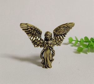 Sculpture d'ange décorative en laiton faite à la main pour la décoration d'étagères, la mise en valeur de tables et les occasions de cadeaux élégants - Product Image 1