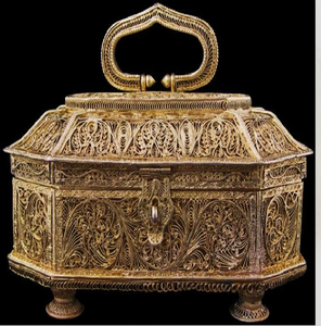 Elegante Pandan en forma de trébol, plateado y dorado, con intrincado encaje floral. Disponible a precios de mayorista. - Product Image 5