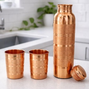Juego de Botella de Agua de Cobre Puro Premium y 2 Vasos con Diseño Acabado a Cepillo, Botella y Vasos Reutilizables de Lujo para el Hogar - Product Image 1