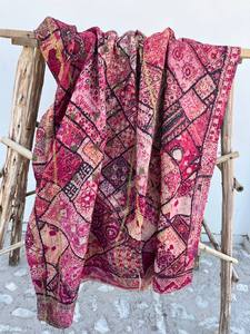 Colcha Kantha Hecha a Mano con Estampado Digital de Inspiración Persa en Algodón, con Costuras Tradicionales a Mano, para Decoración de Dormitorio Estilo Boho - Product Image 1